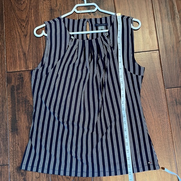TOMMY HILFIGER blue and white stripe sleeveless top. Sz medium - Picture 4 of 7